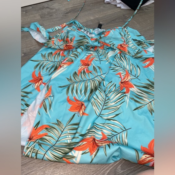 🌸Tropical Dress with side slits and tie back sexy fun for vacation size large - Picture 7 of 7